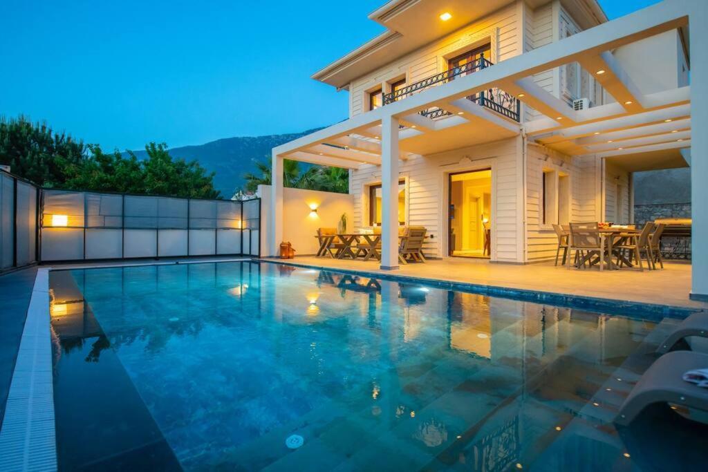 Havuzlu Korunakli Jakuzili Villa Fethiye Zewnętrze zdjęcie